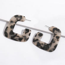 Load image into Gallery viewer, Vintage Leopard Resin Ringed Earrings
