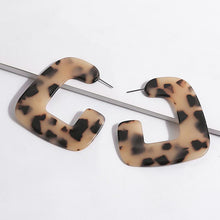 Load image into Gallery viewer, Vintage Leopard Resin Ringed Earrings
